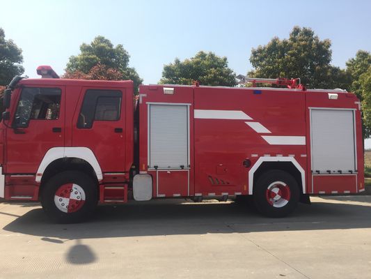 Sinotruk 8000L Water Foam Fire Truck With Double Cabin Multifunctional