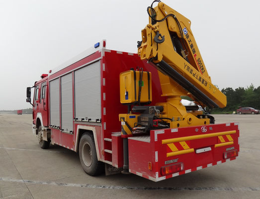 HOWO 4X2 Rescue Engine Fire Truck High Capacity With 5 Ton Crane