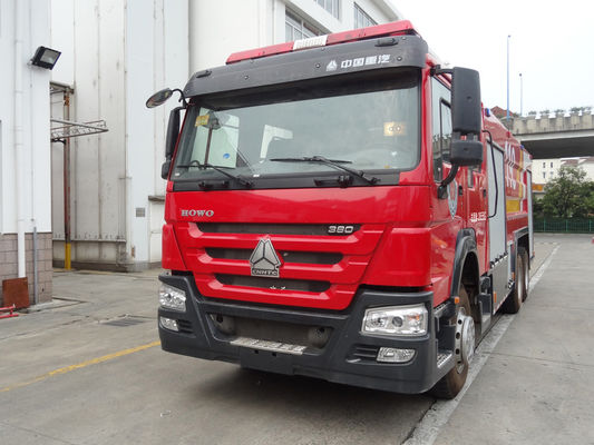 HOWO 10 Wheeled Heavy Duty Fire Truck Red Color With 15000L Foam Tank