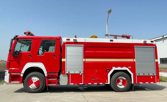 SINOTRUK 228kw Heavy Duty Fire Truck 6 Wheeled Type ความจุโฟม 8000 ลิตร